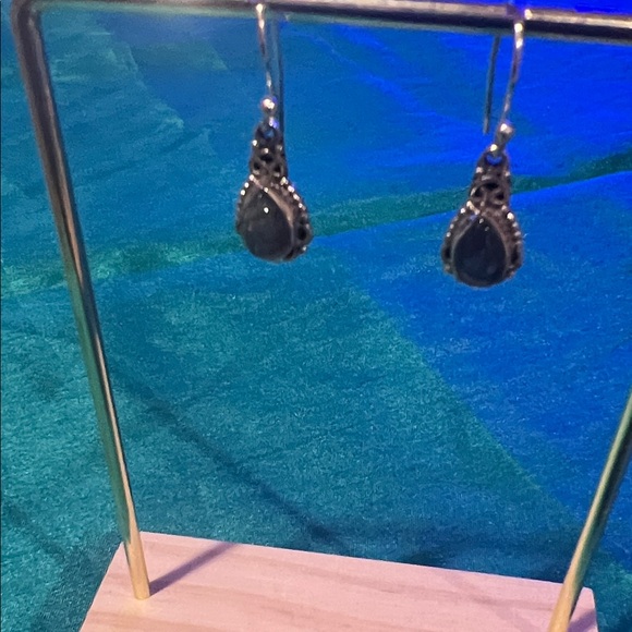 Elegant Silver Teardrop Earrings - Picture 2 of 4